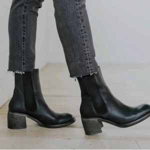 Free People Essential Chelsea Boot 38.5 Metallic Black NWOB New